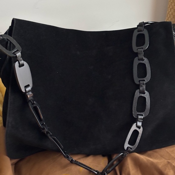 Gucci Black Leather Strap with Logo Detail - Picture 1 of 16